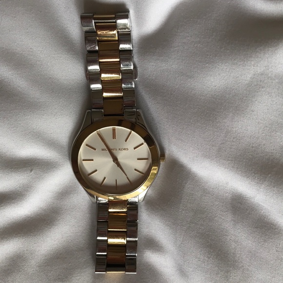 Michael Kors Women’s Watch - Picture 3 of 3